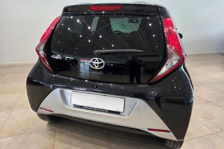 Sort Toyota Aygo fra 2019