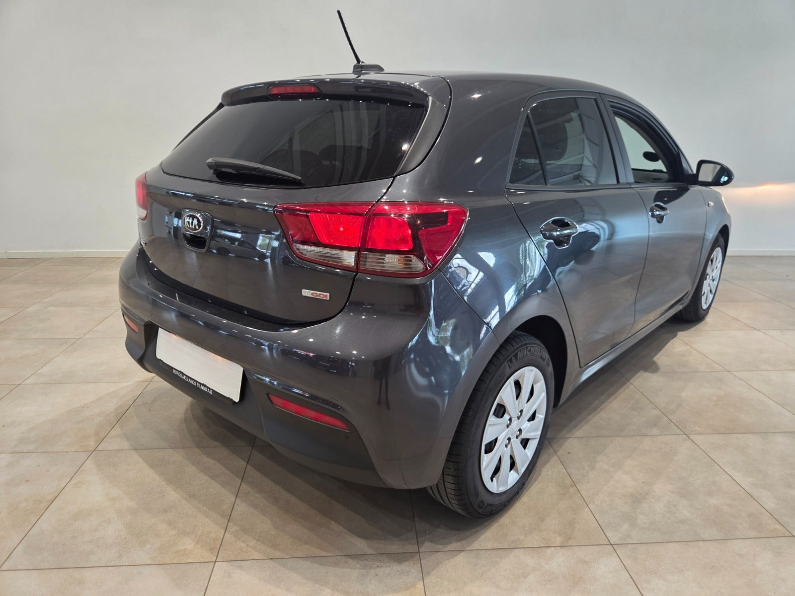 Grå Kia Rio fra 2020