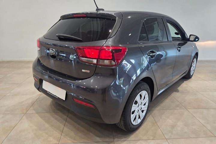 Grå Kia Rio fra 2020