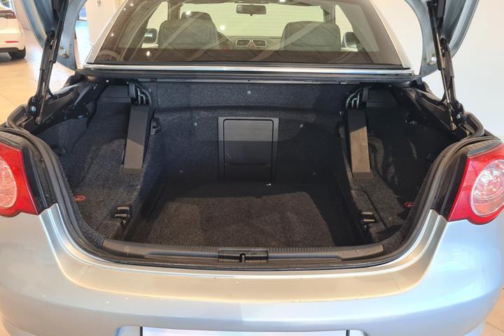 Sølv VW Eos fra 2006