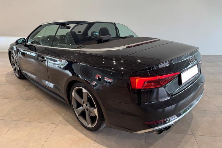 Sort Audi S5 fra 2017