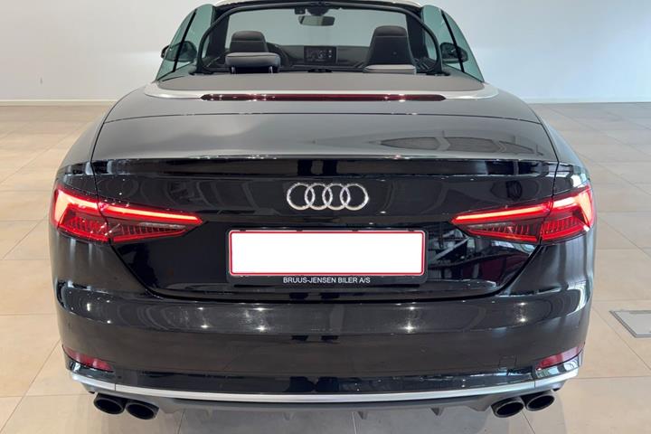 Sort Audi S5 fra 2017