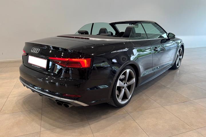 Sort Audi S5 fra 2017