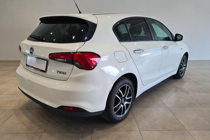 Hvid Fiat Tipo fra 2017