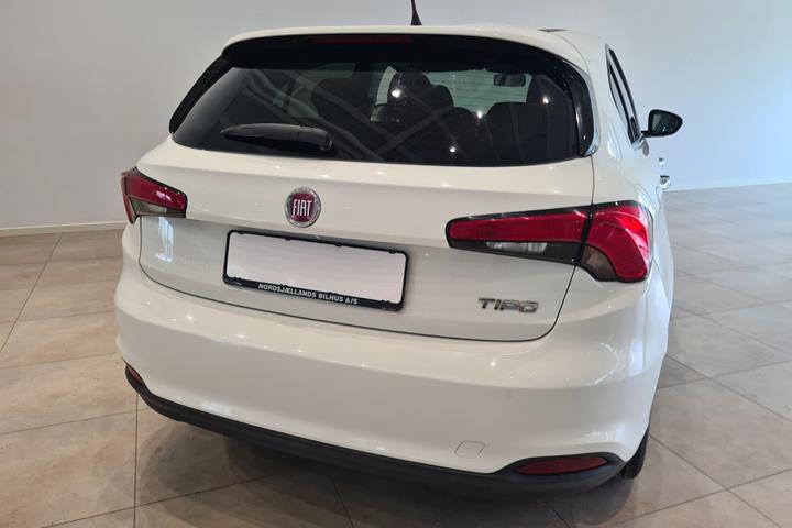 Hvid Fiat Tipo fra 2017