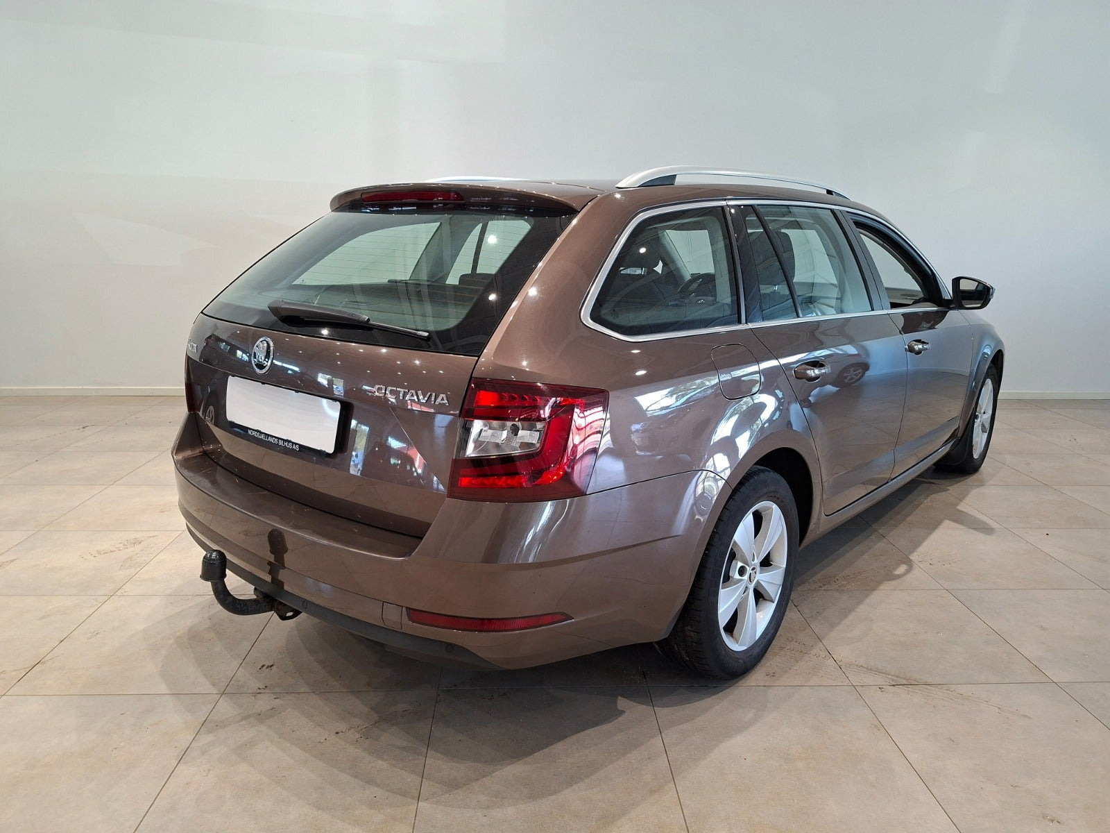 Brun Skoda Octavia fra 2020