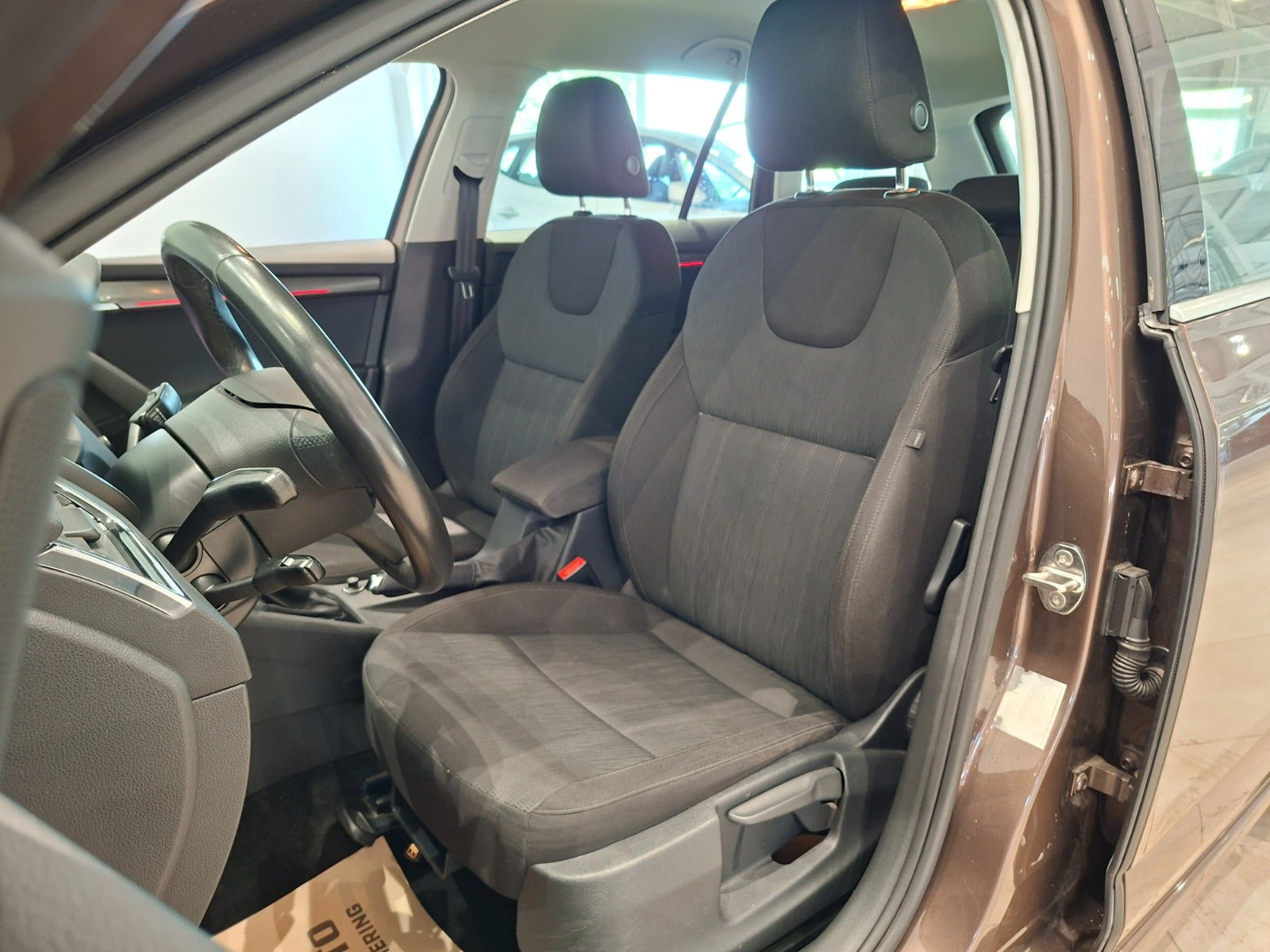 Brun Skoda Octavia fra 2020