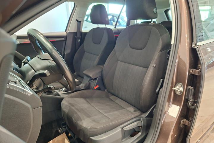 Brun Skoda Octavia fra 2020