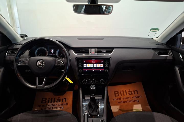 Brun Skoda Octavia fra 2020