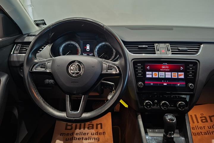Brun Skoda Octavia fra 2020
