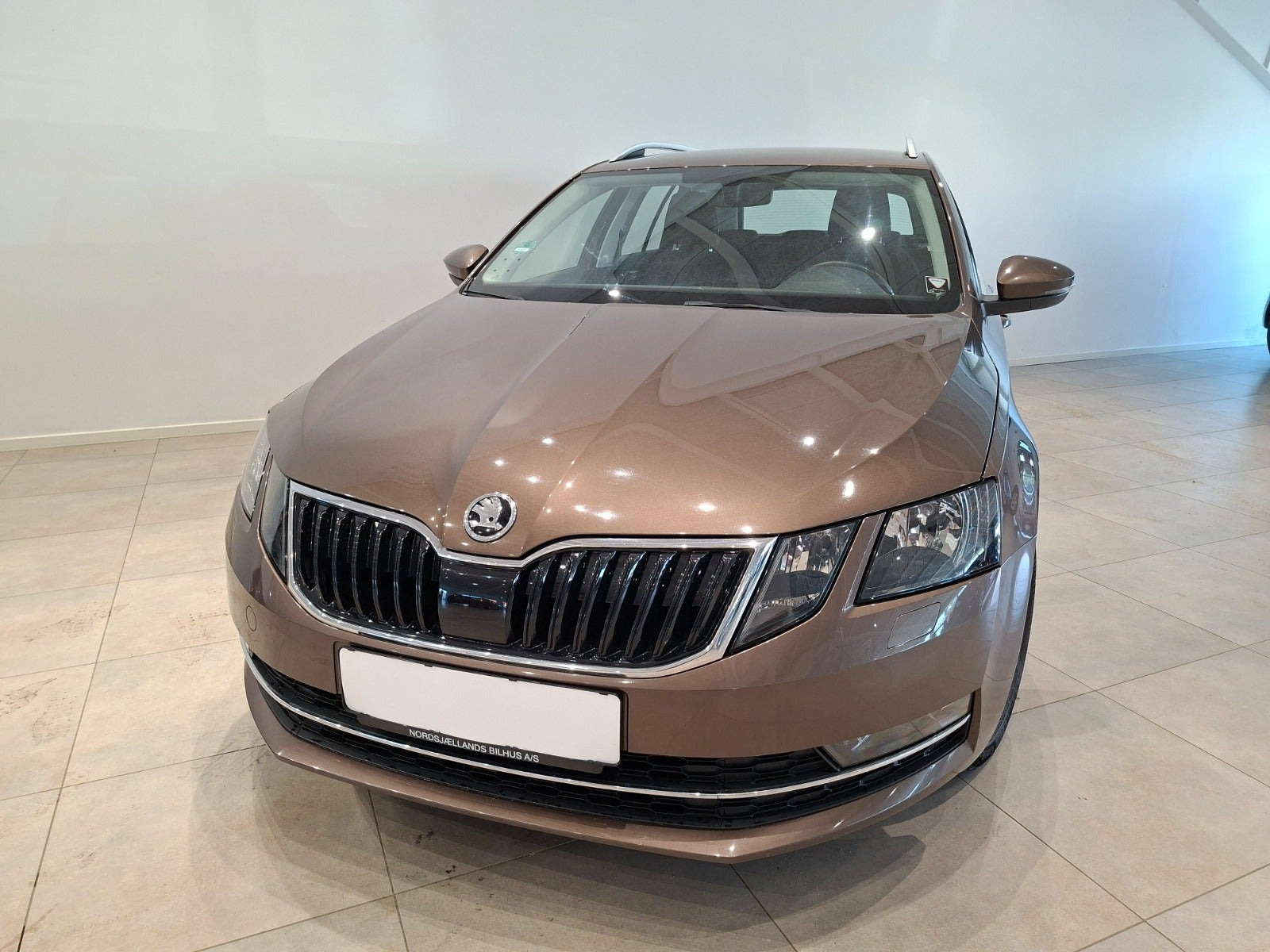 Brun Skoda Octavia fra 2020