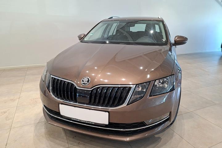 Brun Skoda Octavia fra 2020