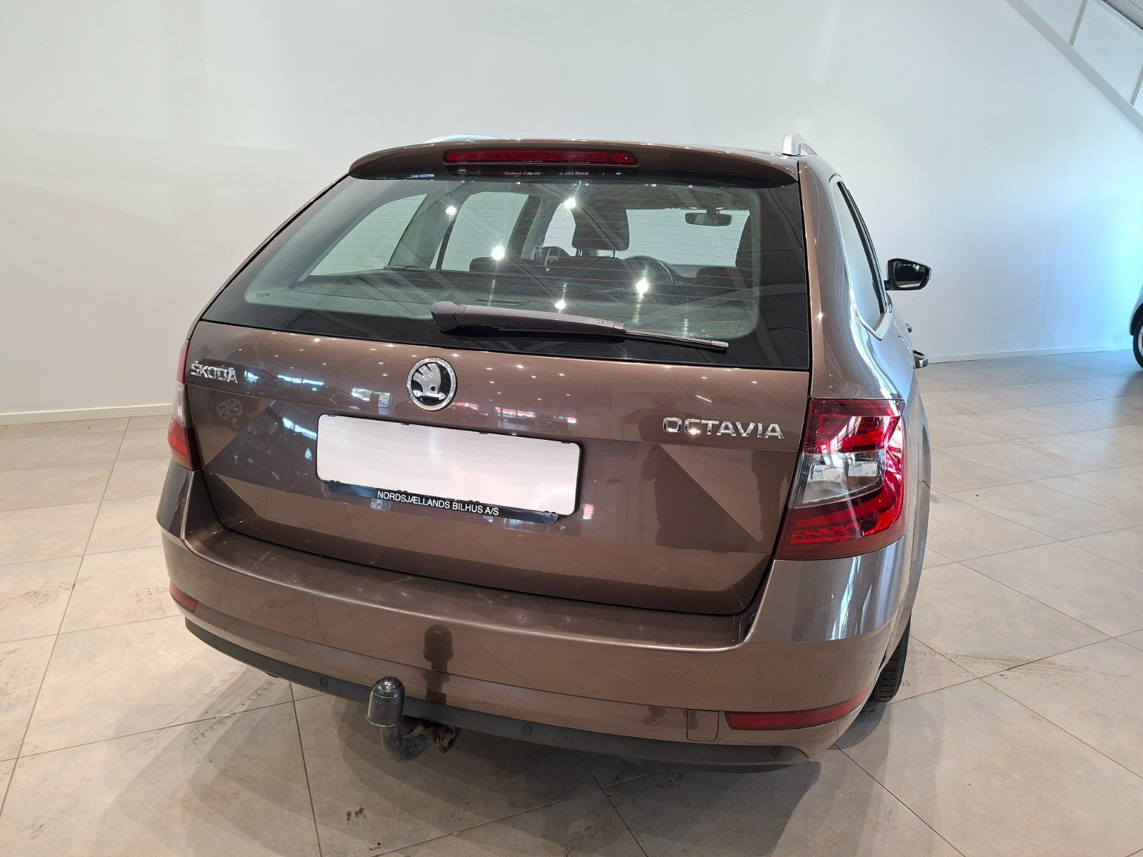 Brun Skoda Octavia fra 2020