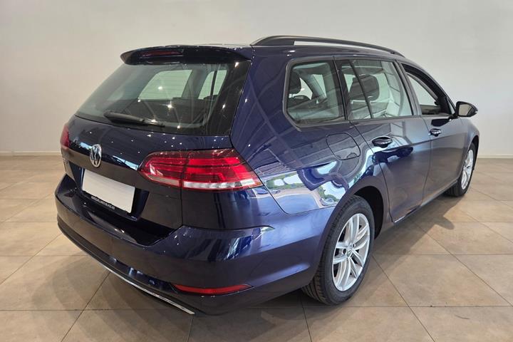 Blå VW Golf VII fra 2020