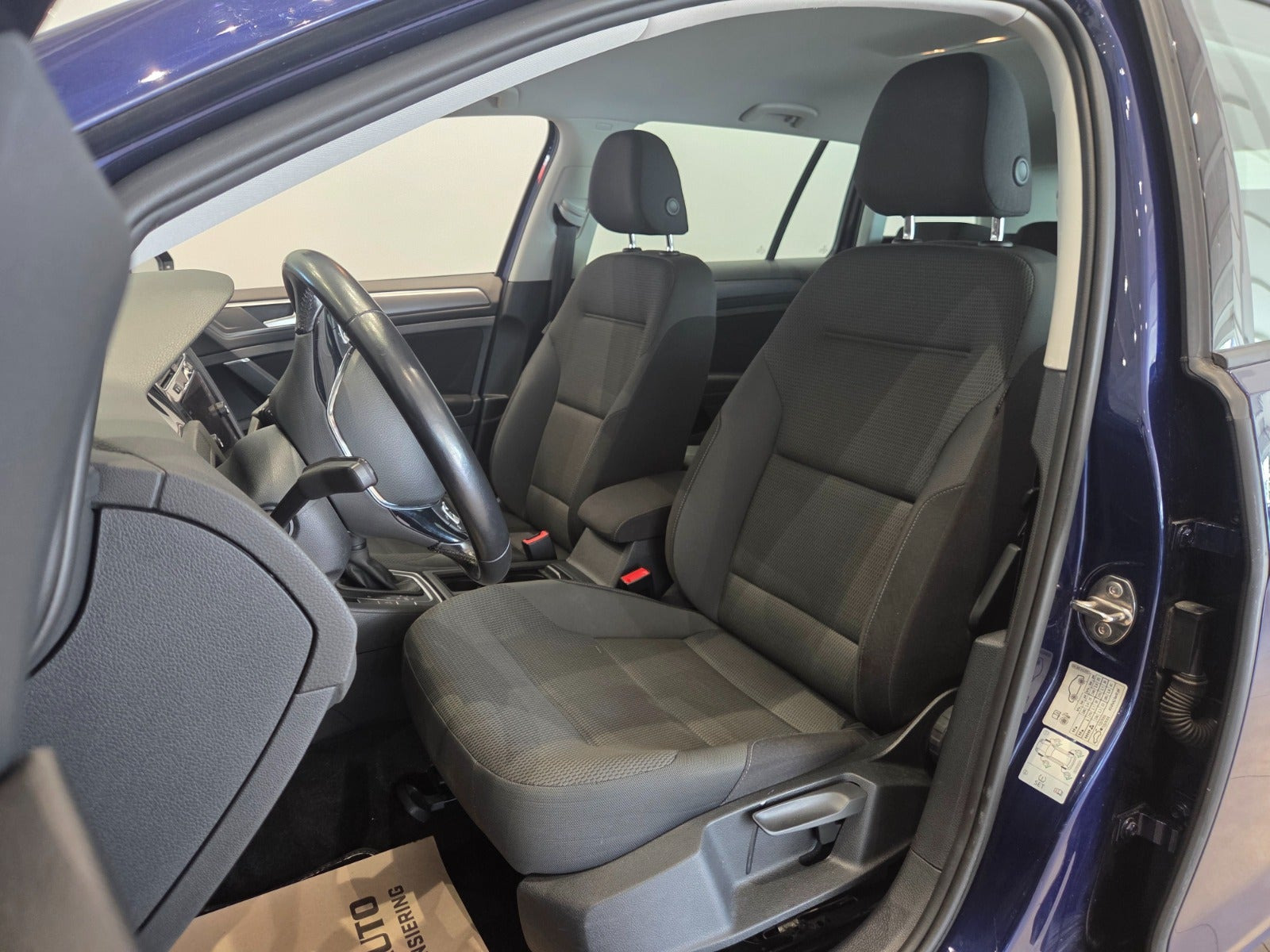 Blå VW Golf VII fra 2020