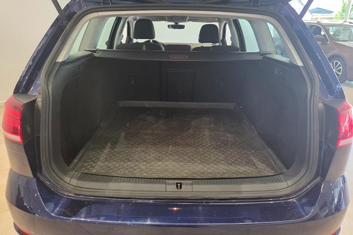 Blå VW Golf VII fra 2020