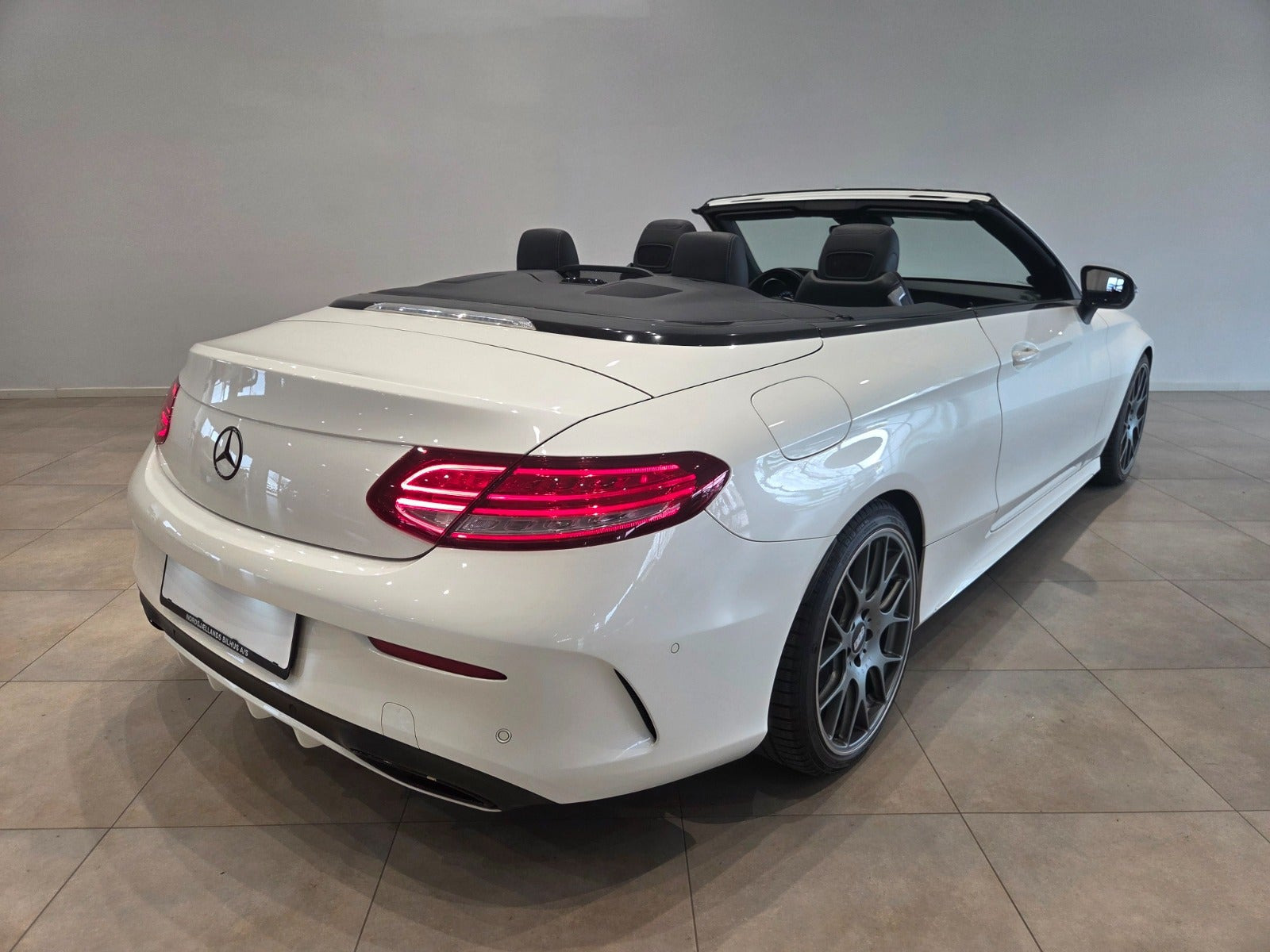 Hvid Mercedes C200 fra 2017