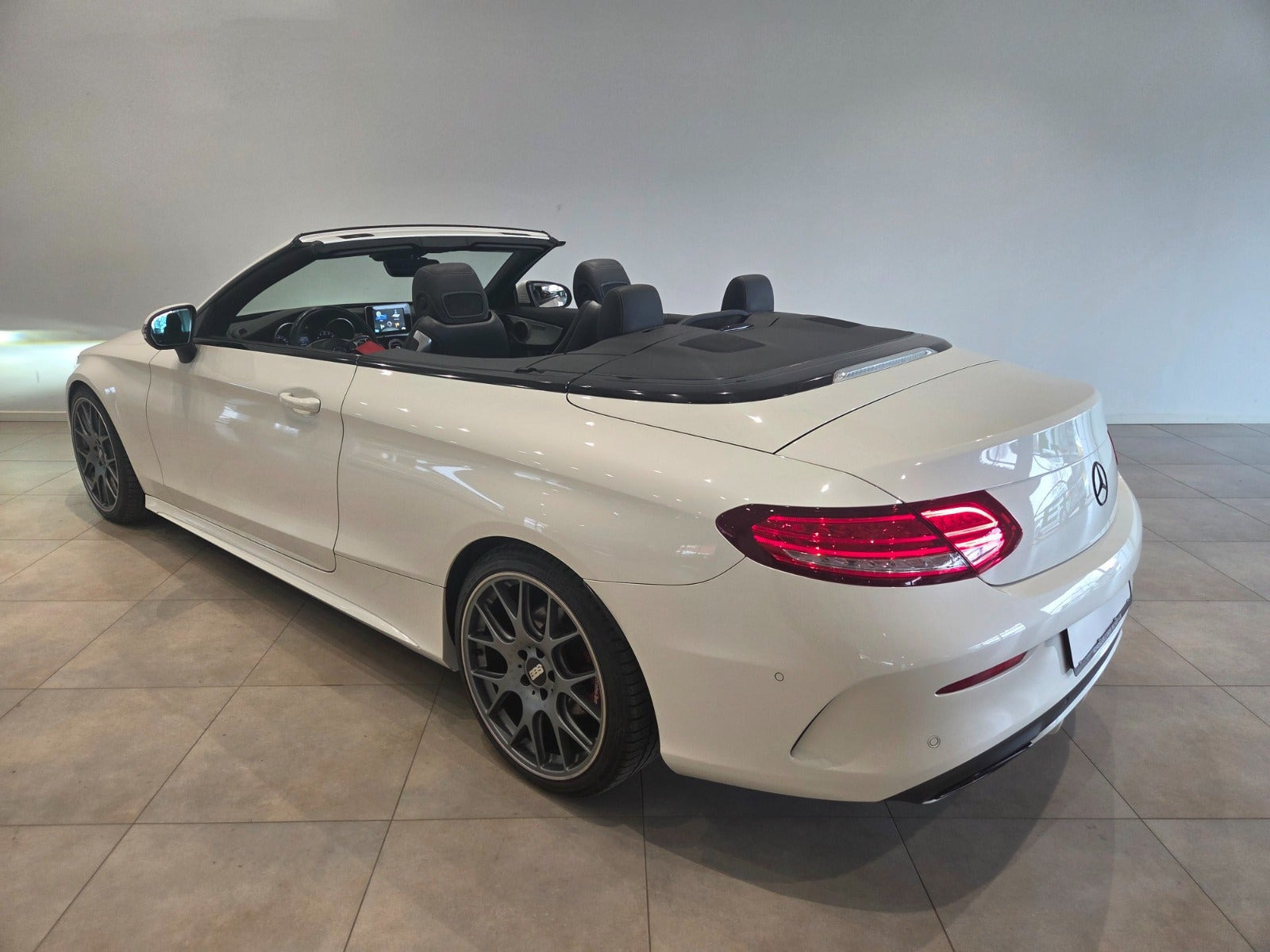 Hvid Mercedes C200 fra 2017