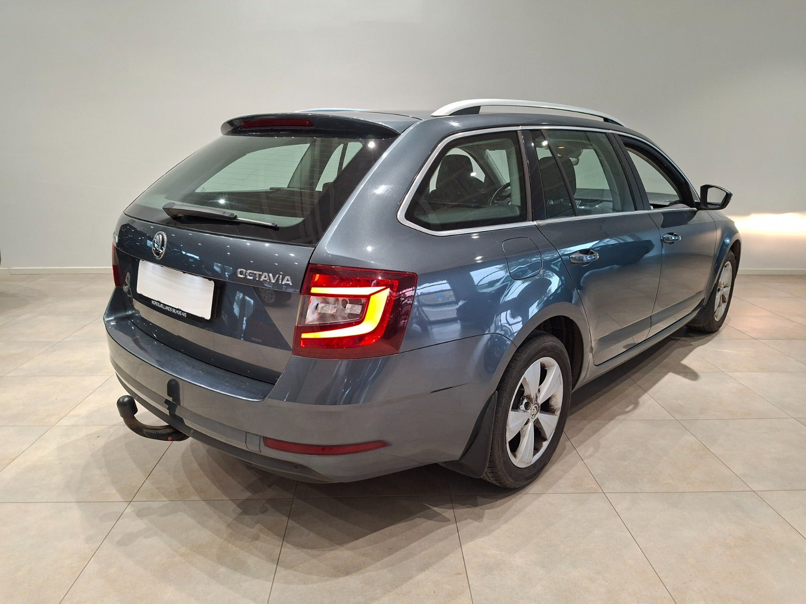 Grå Skoda Octavia fra 2019
