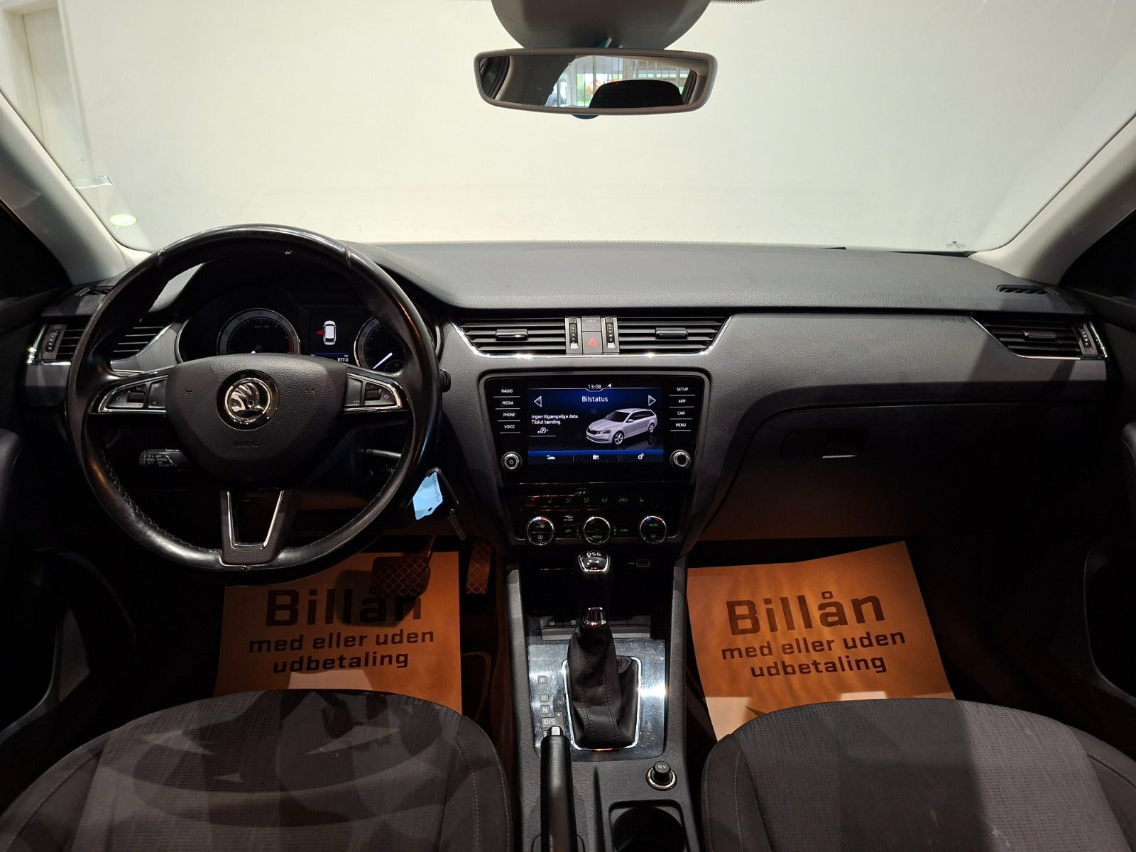Grå Skoda Octavia fra 2019