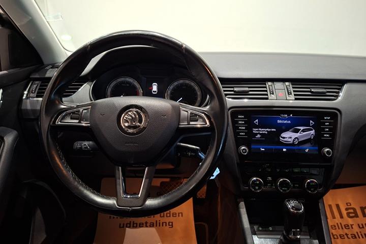 Grå Skoda Octavia fra 2019