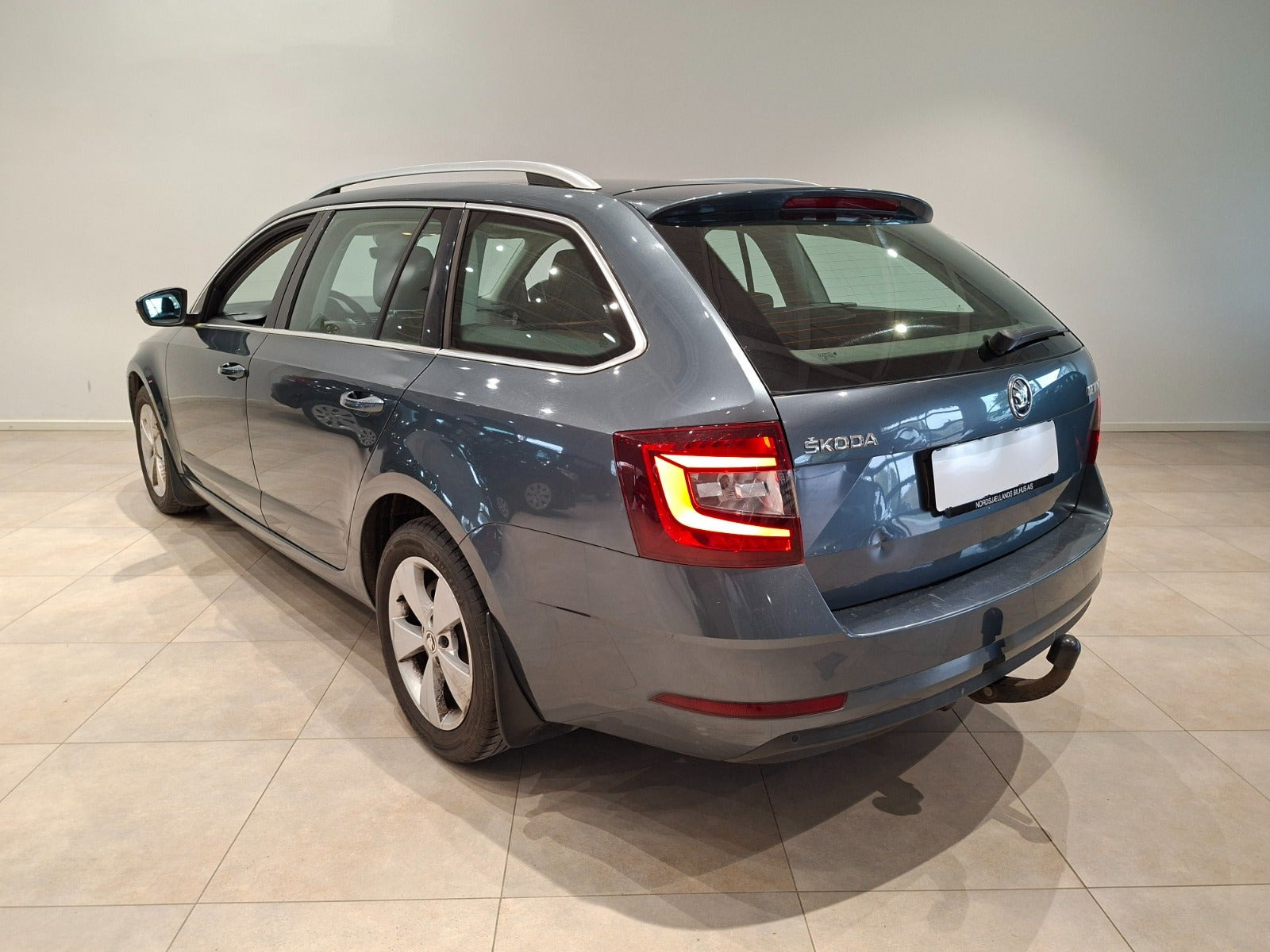 Grå Skoda Octavia fra 2019
