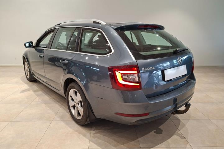 Grå Skoda Octavia fra 2019