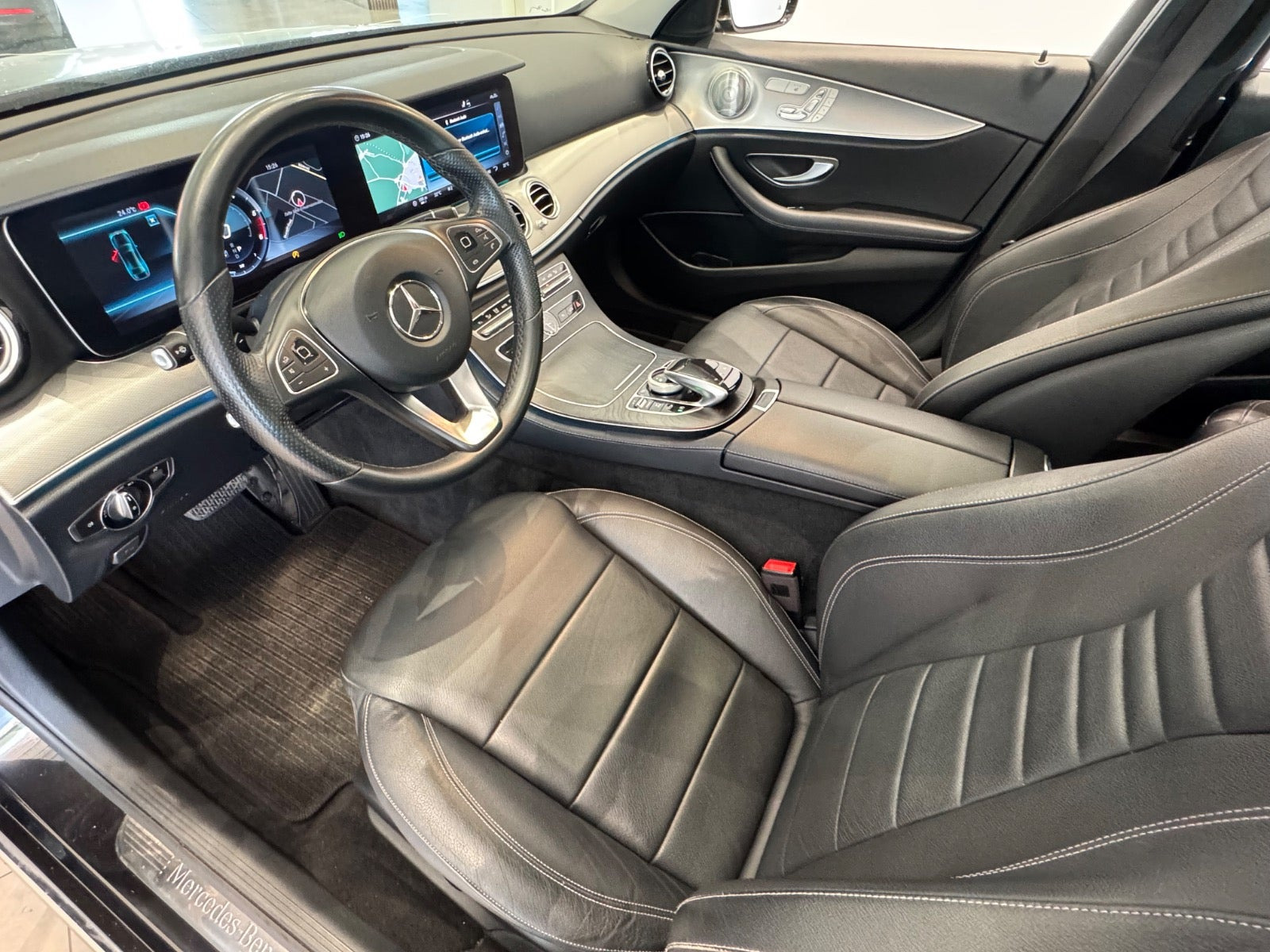 Sort Mercedes E220 d fra 2017