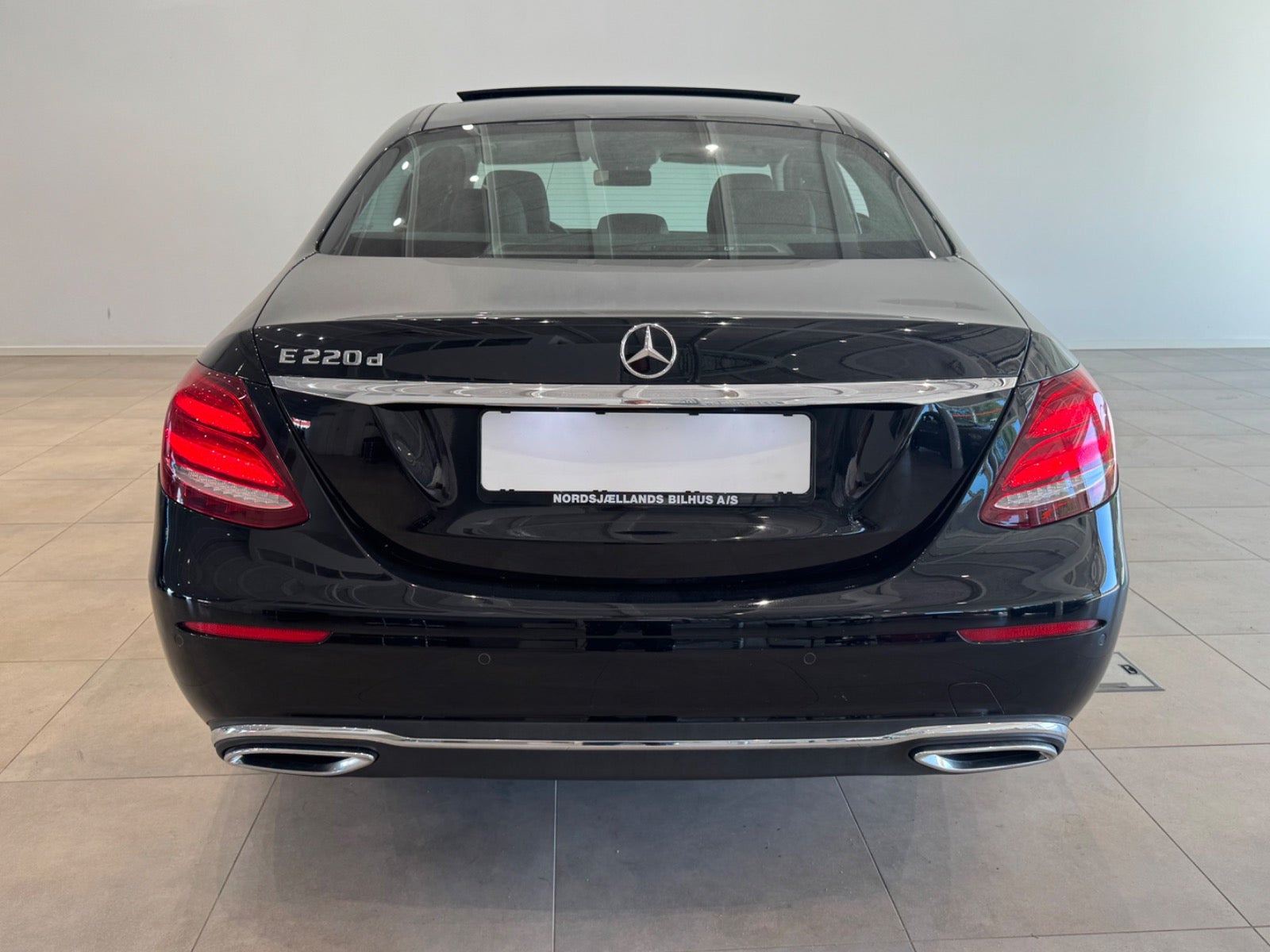 Sort Mercedes E220 d fra 2017