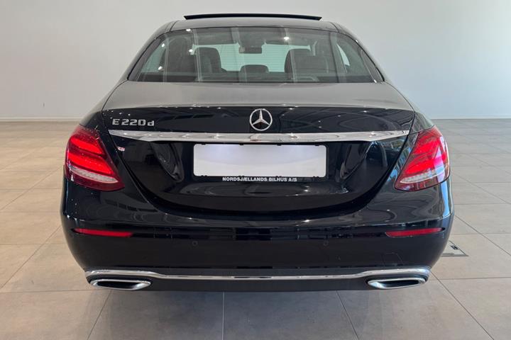 Sort Mercedes E220 d fra 2017