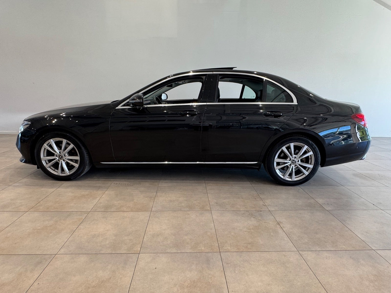 Sort Mercedes E220 d fra 2017