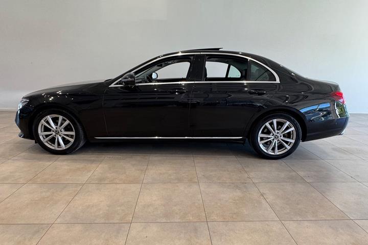 Sort Mercedes E220 d fra 2017