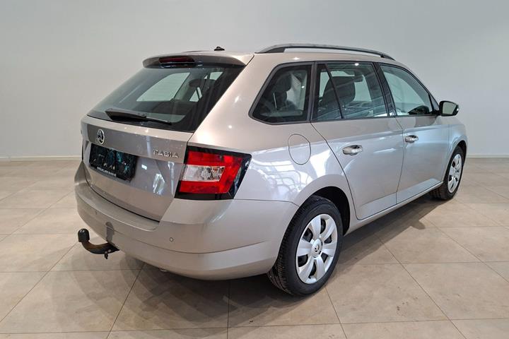 Beige Skoda Fabia fra 2016