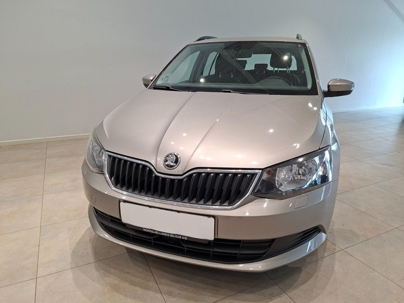 Beige Skoda Fabia fra 2016