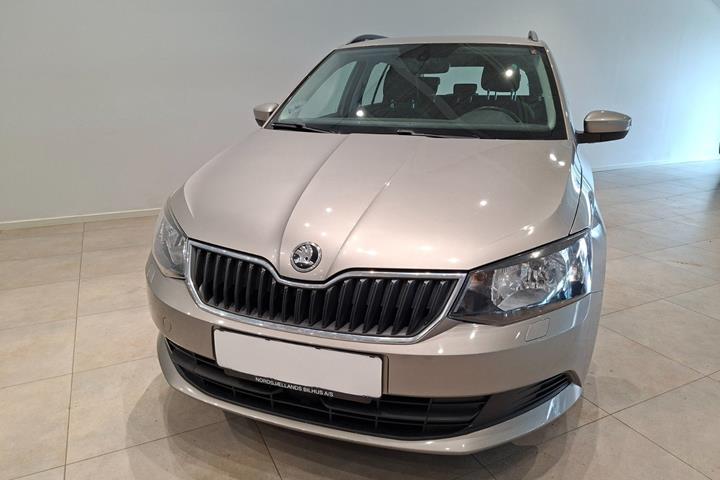 Beige Skoda Fabia fra 2016