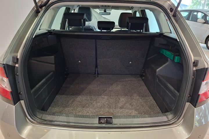 Beige Skoda Fabia fra 2016