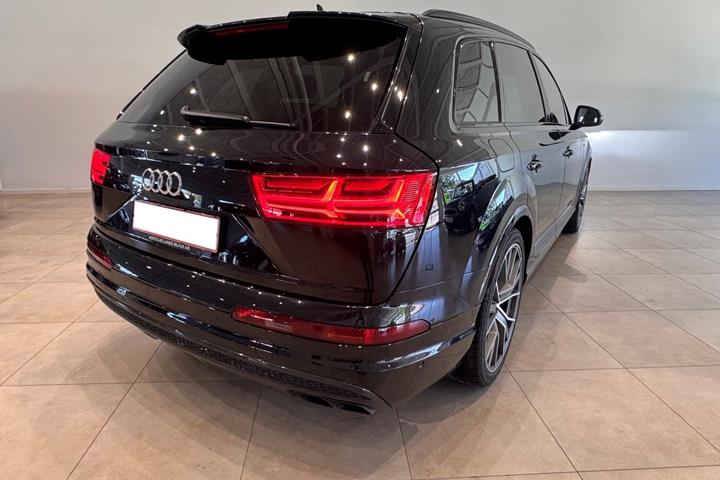 Sort Audi SQ7 fra 2017