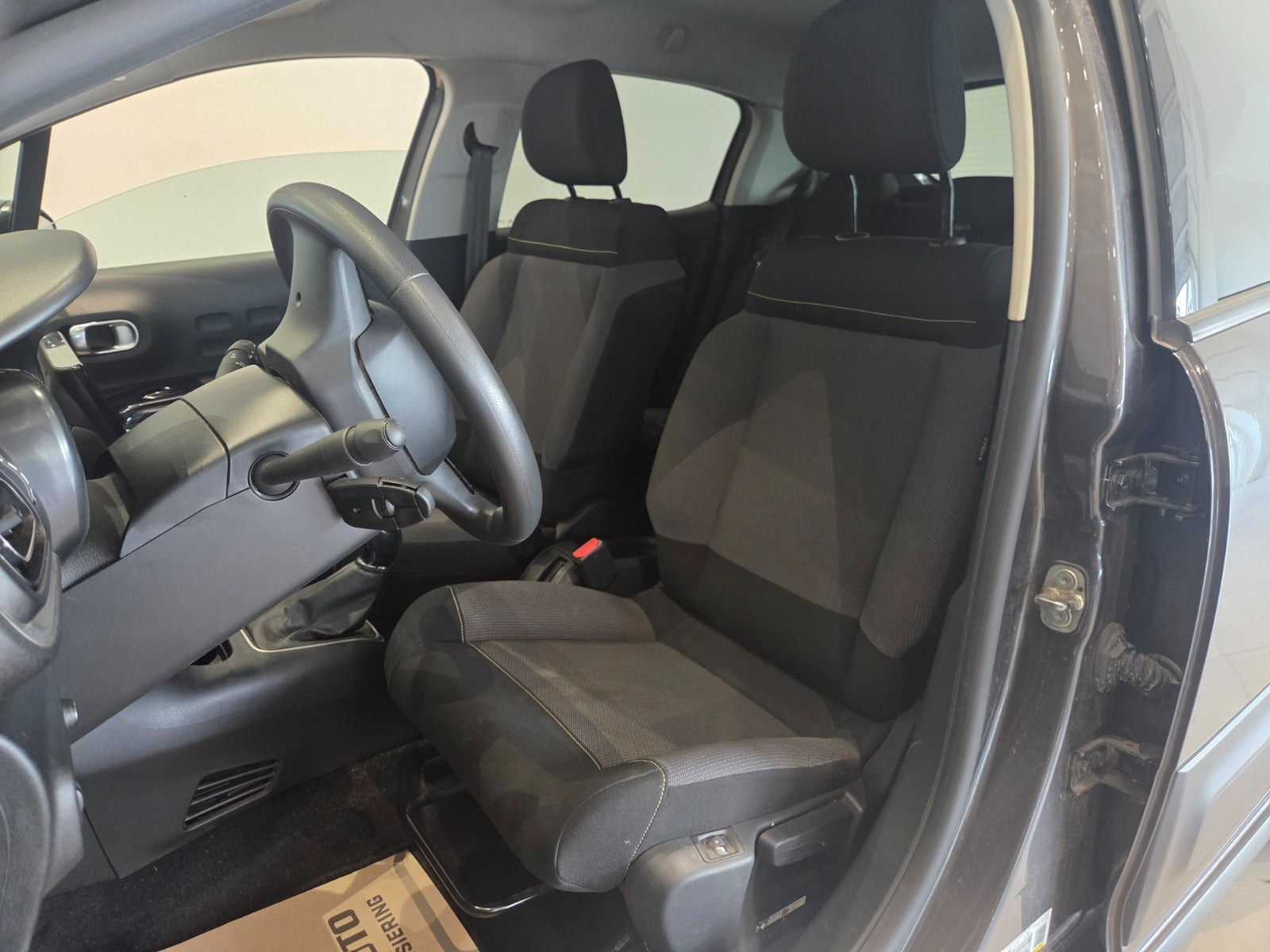 Grå Citroën C3 fra 2021