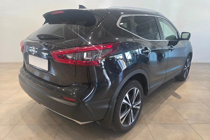 Sort Nissan Qashqai fra 2018