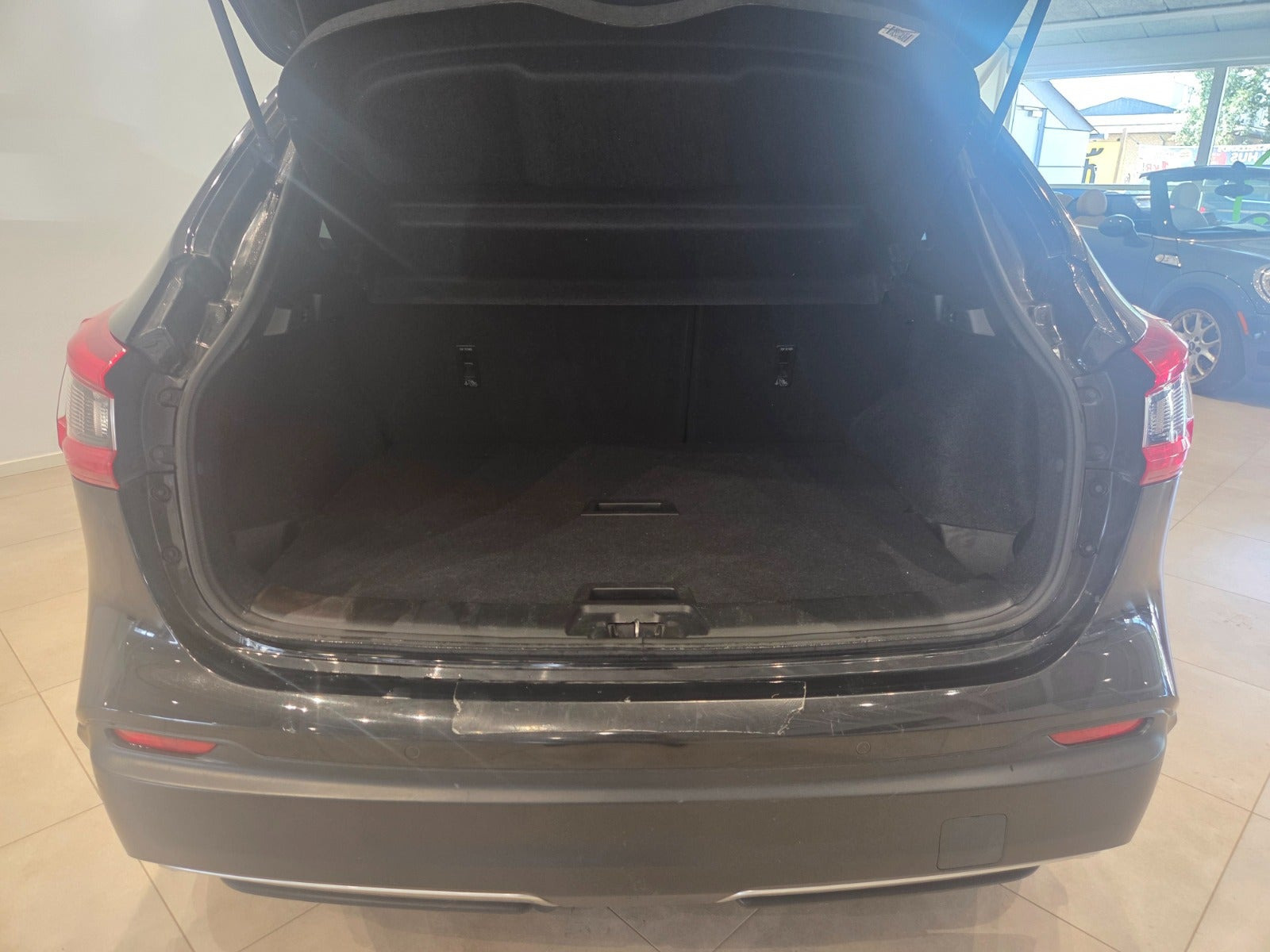 Sort Nissan Qashqai fra 2018