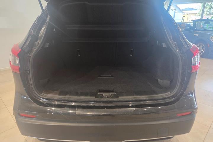 Sort Nissan Qashqai fra 2018