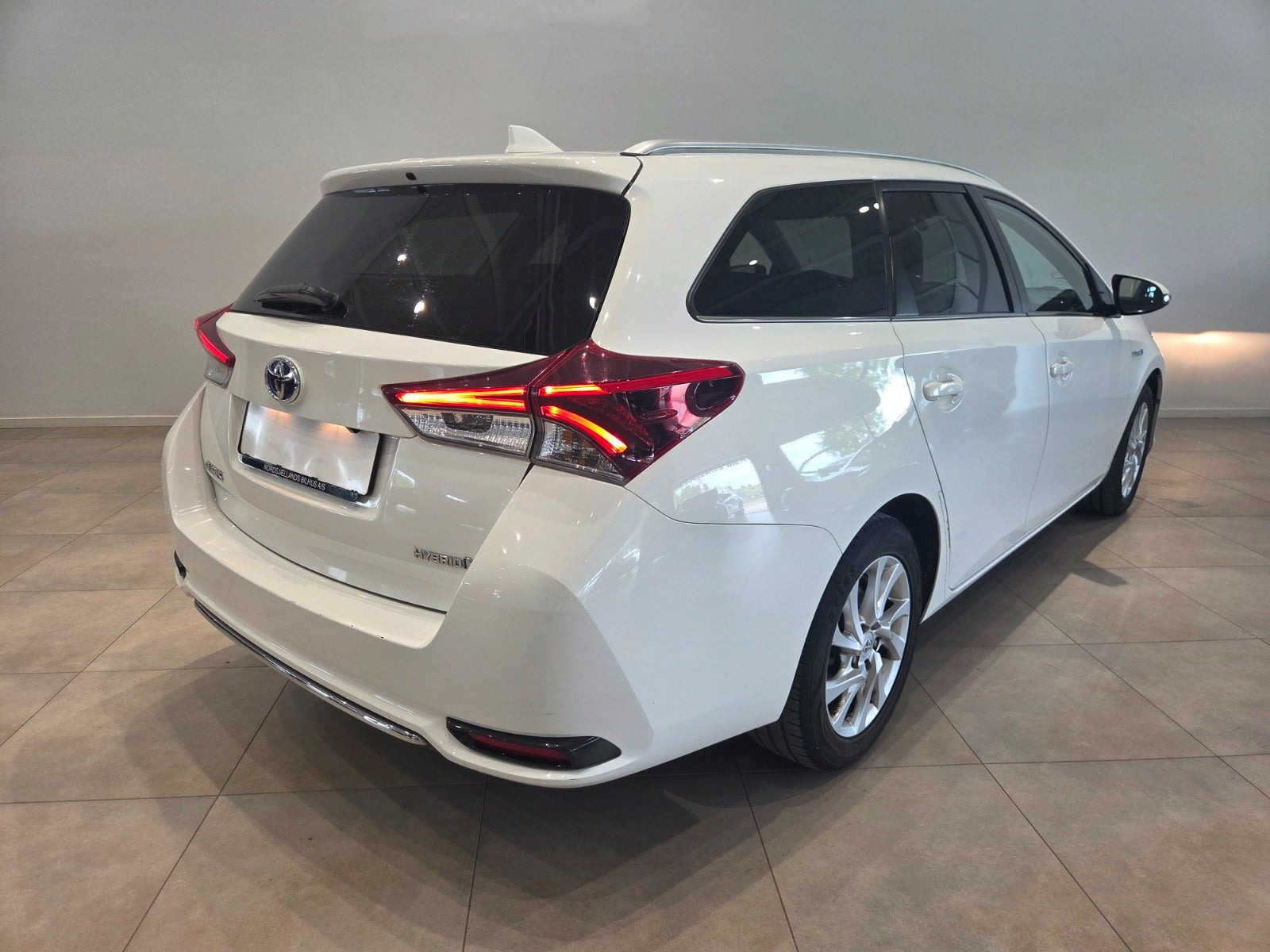 Hvid Toyota Auris fra 2016