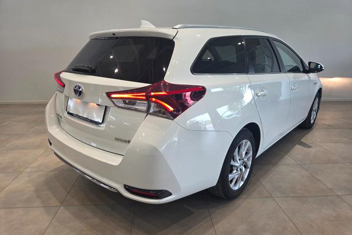 Hvid Toyota Auris fra 2016
