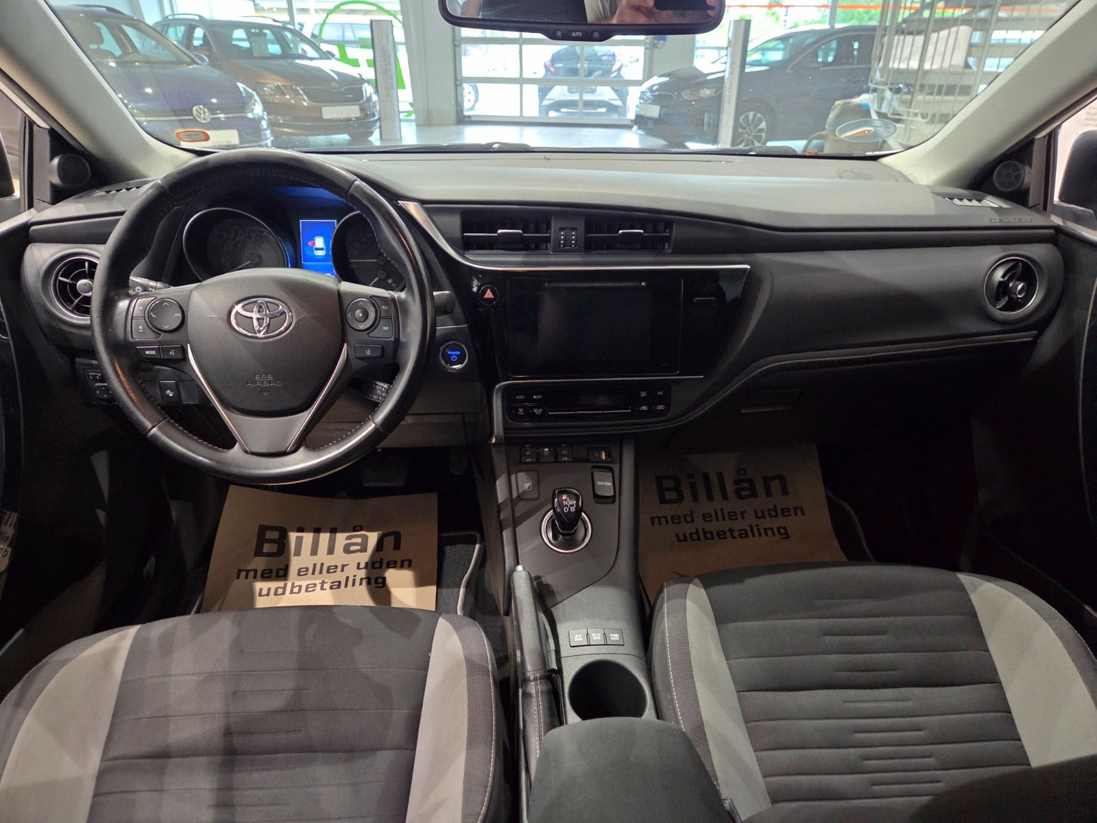 Hvid Toyota Auris fra 2016