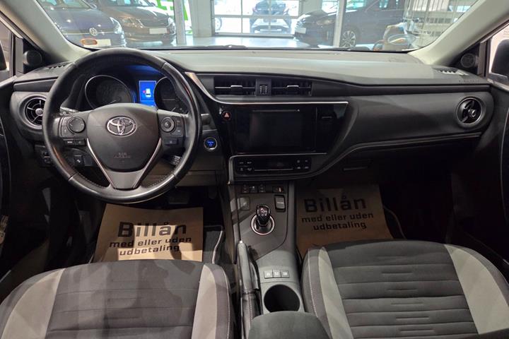 Hvid Toyota Auris fra 2016