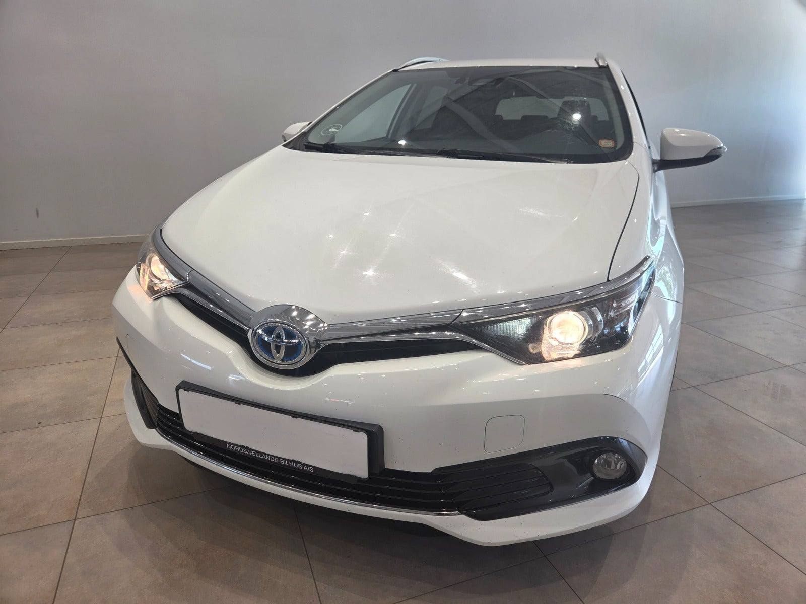 Hvid Toyota Auris fra 2016