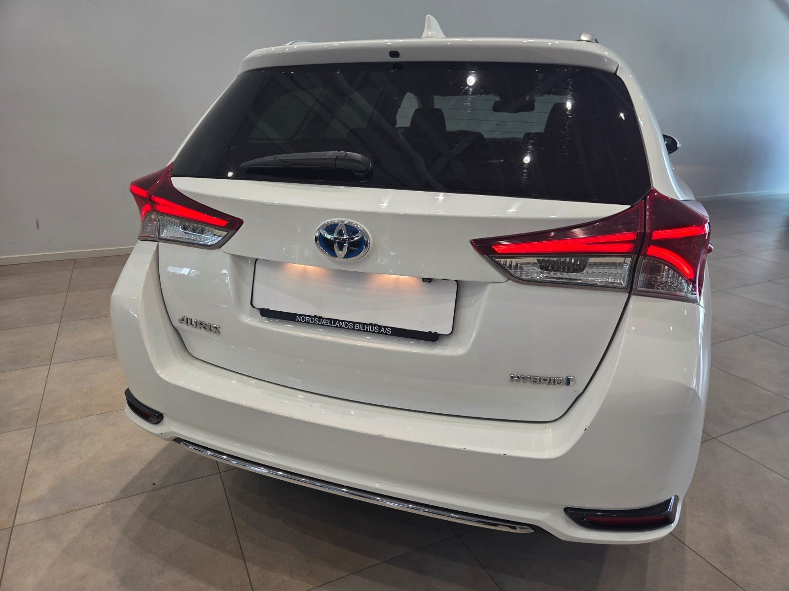 Hvid Toyota Auris fra 2016