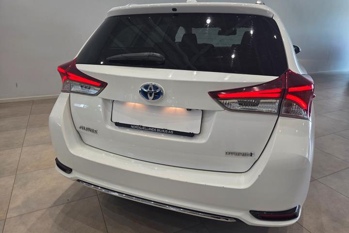 Hvid Toyota Auris fra 2016
