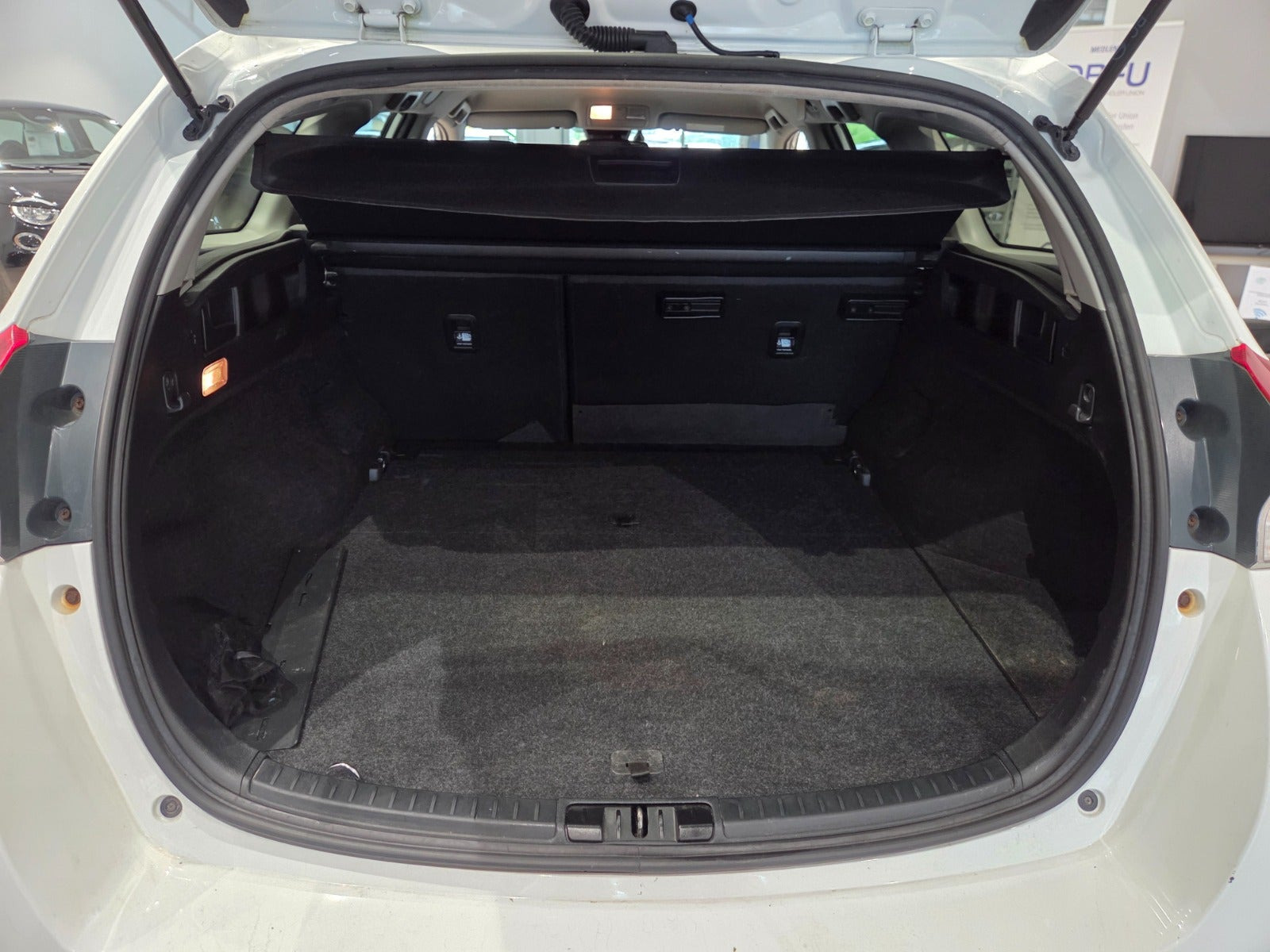 Hvid Toyota Auris fra 2016
