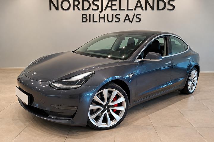 Grå Tesla Model 3 fra 2019